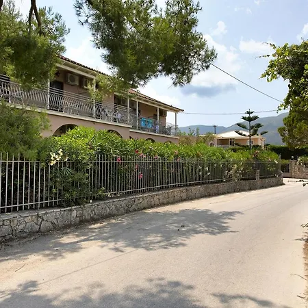 아파트 Eleni's Garden 3 *